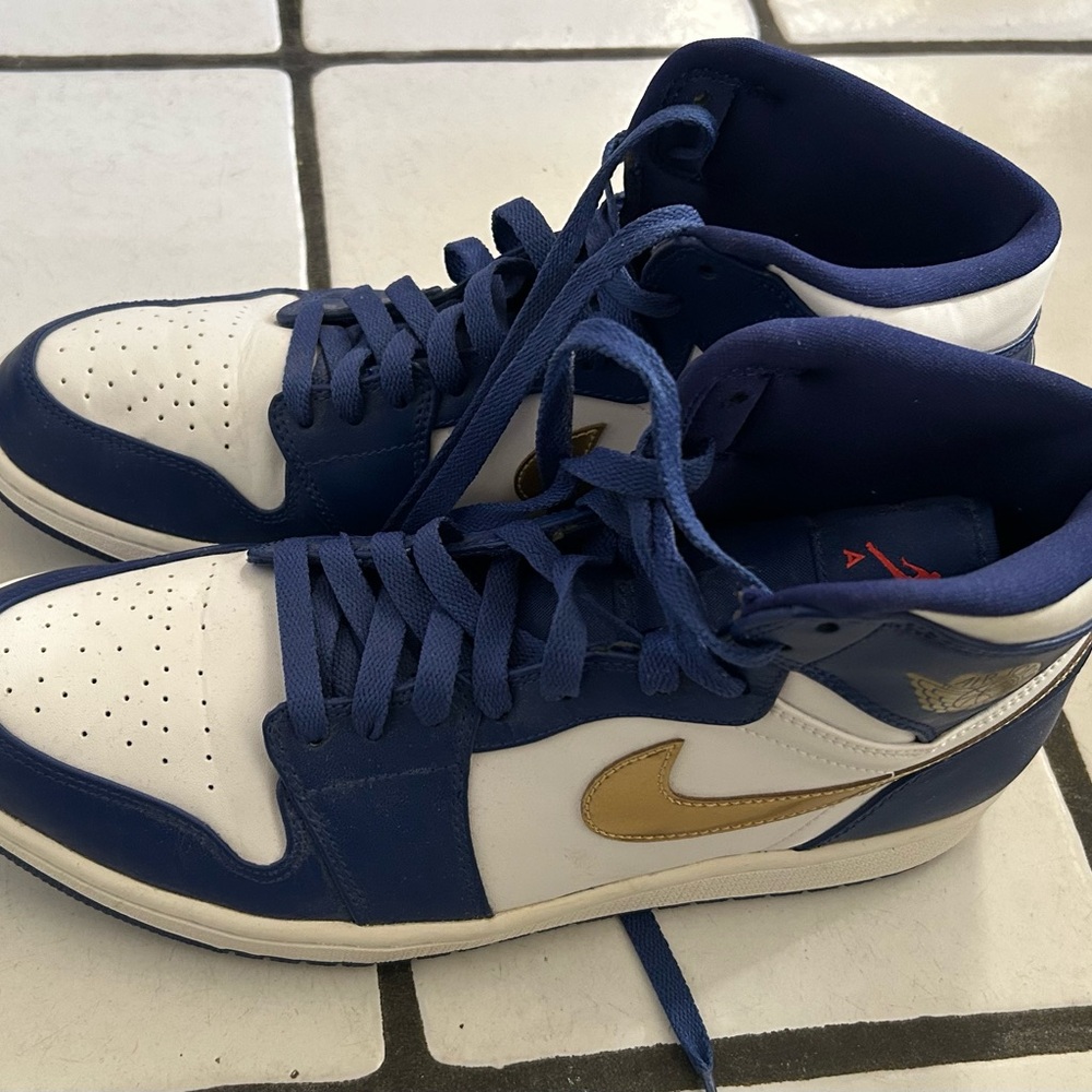 Air Jordan 1 Retro High. Nike Blue and White High-Top Sneakers